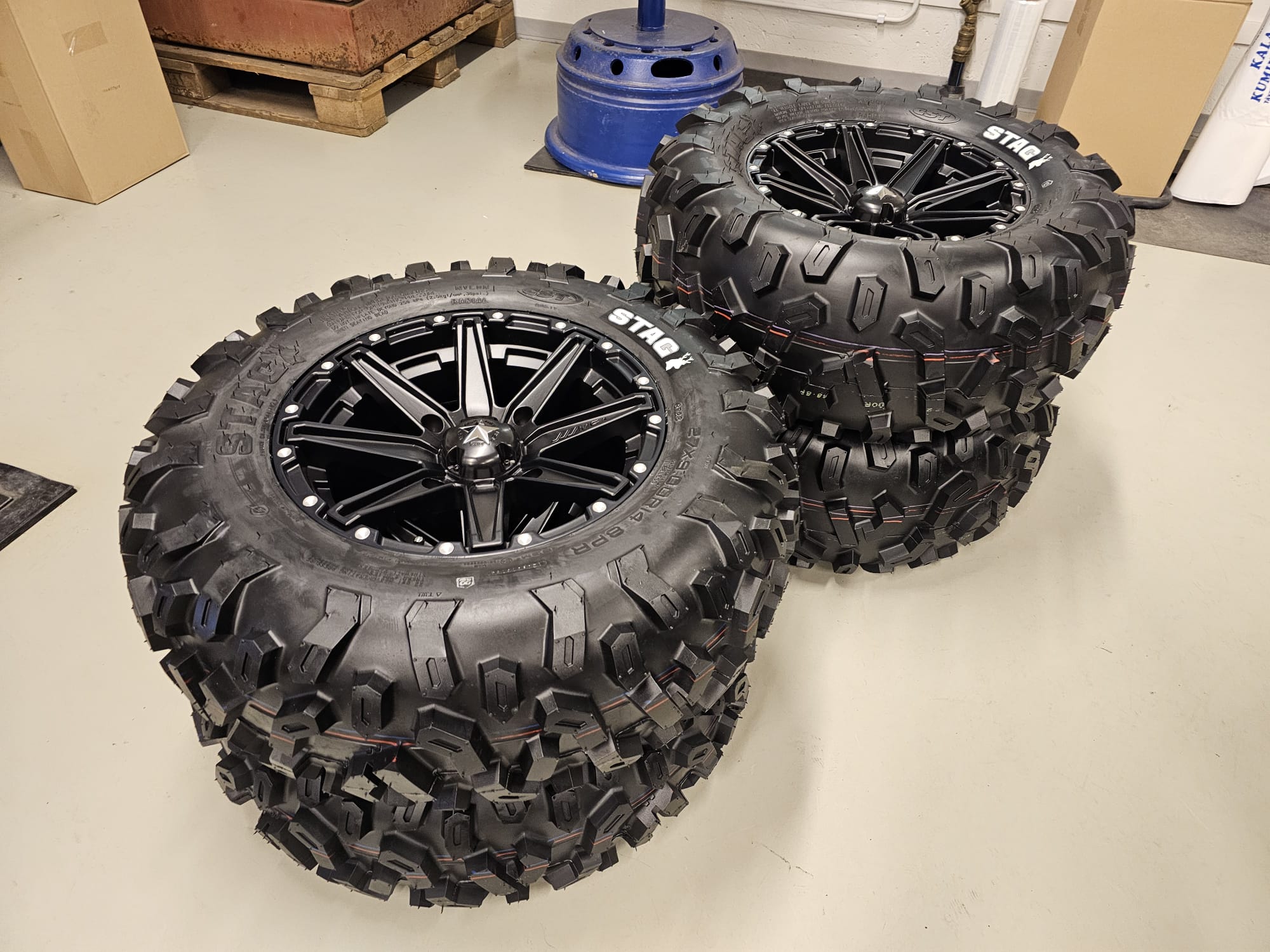 CST Stag 26" & MSA M33 Clutch 14x7 4x137 rengas- ja vannesetti Can-Am