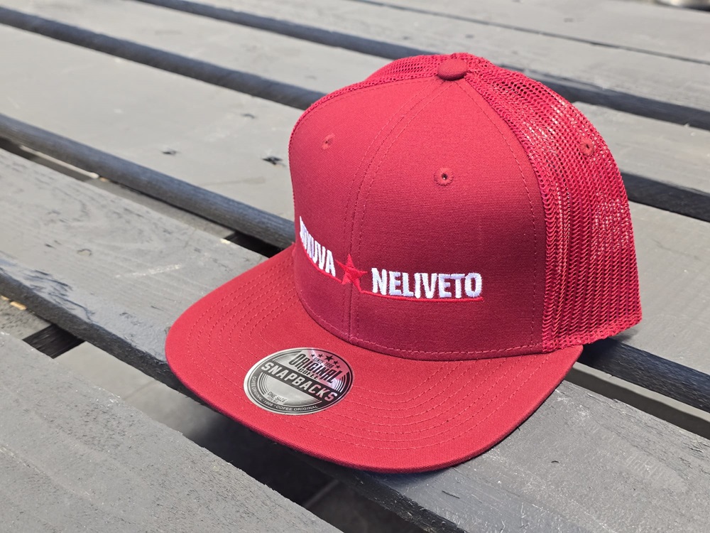 Jatkuva Neliveto Cranberry Red mesh snapback cap - karpalonpunainen lippalakki verkolla